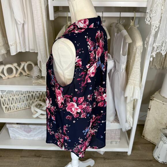 Elle sz. medium tunic length blue floral button up sleeveless top, office #3855 - Picture 2 of 9